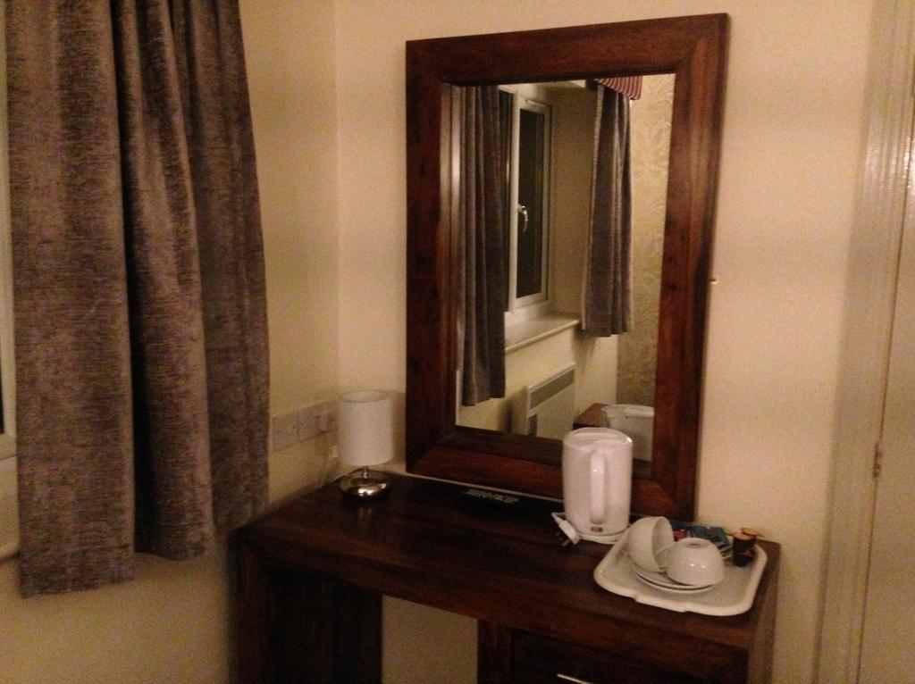 Strawberry Bank Hotel Meriden  Bagian luar foto